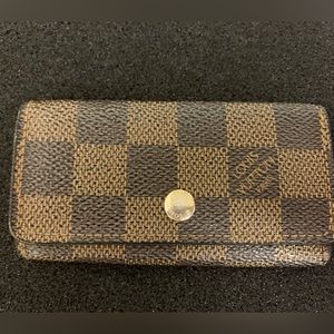 Louis Vuitton authentic Damier Ebene 4 keys holder